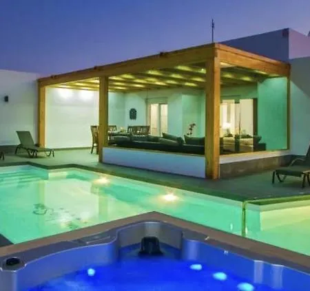 Villa Dreams Suites *